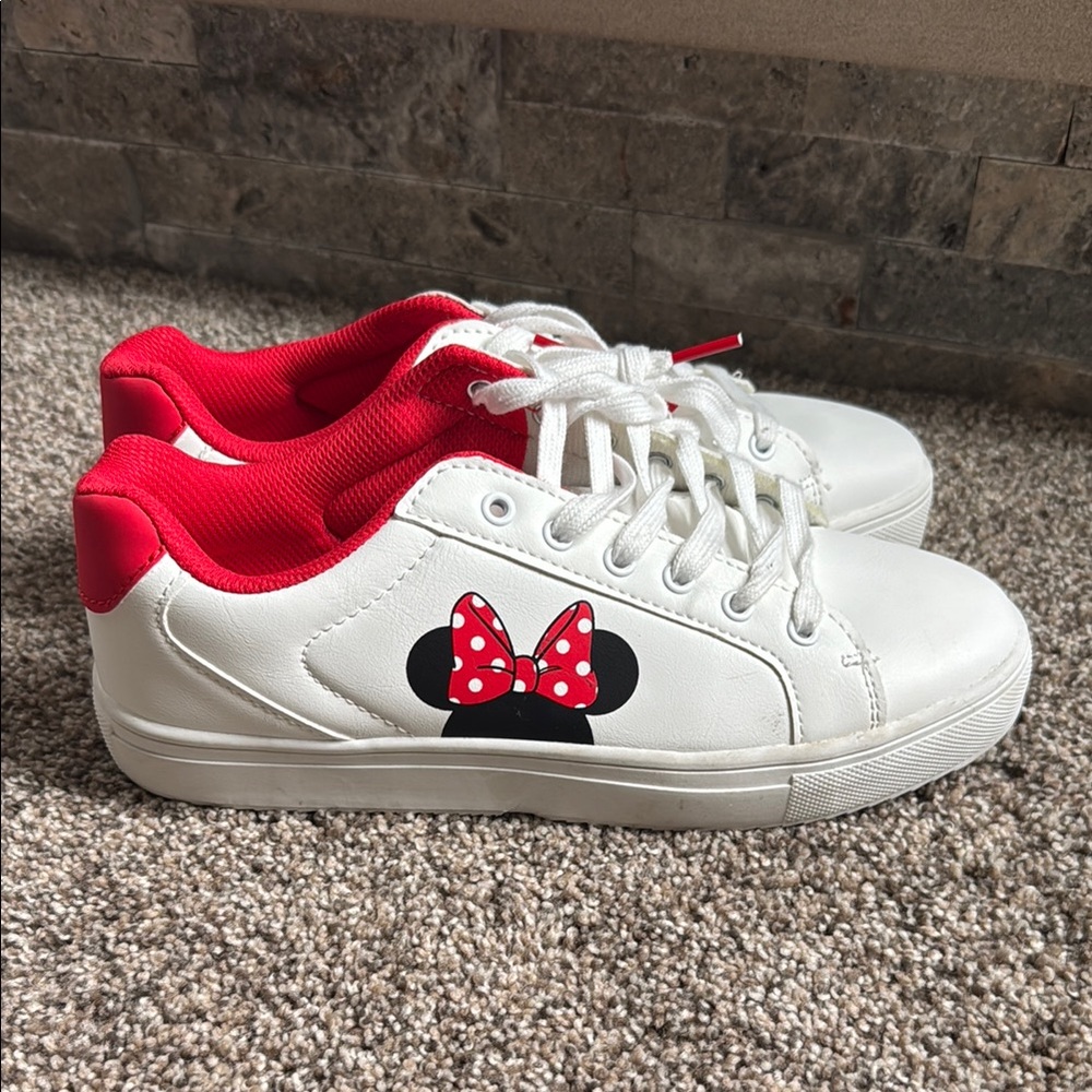 Women’s size 9 Minnie Mouse Sneakers